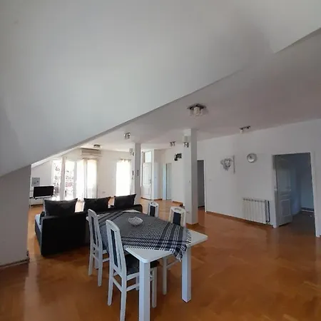 Lägenhet Ken Surčin